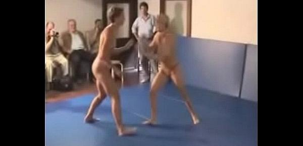  Topless wrestling